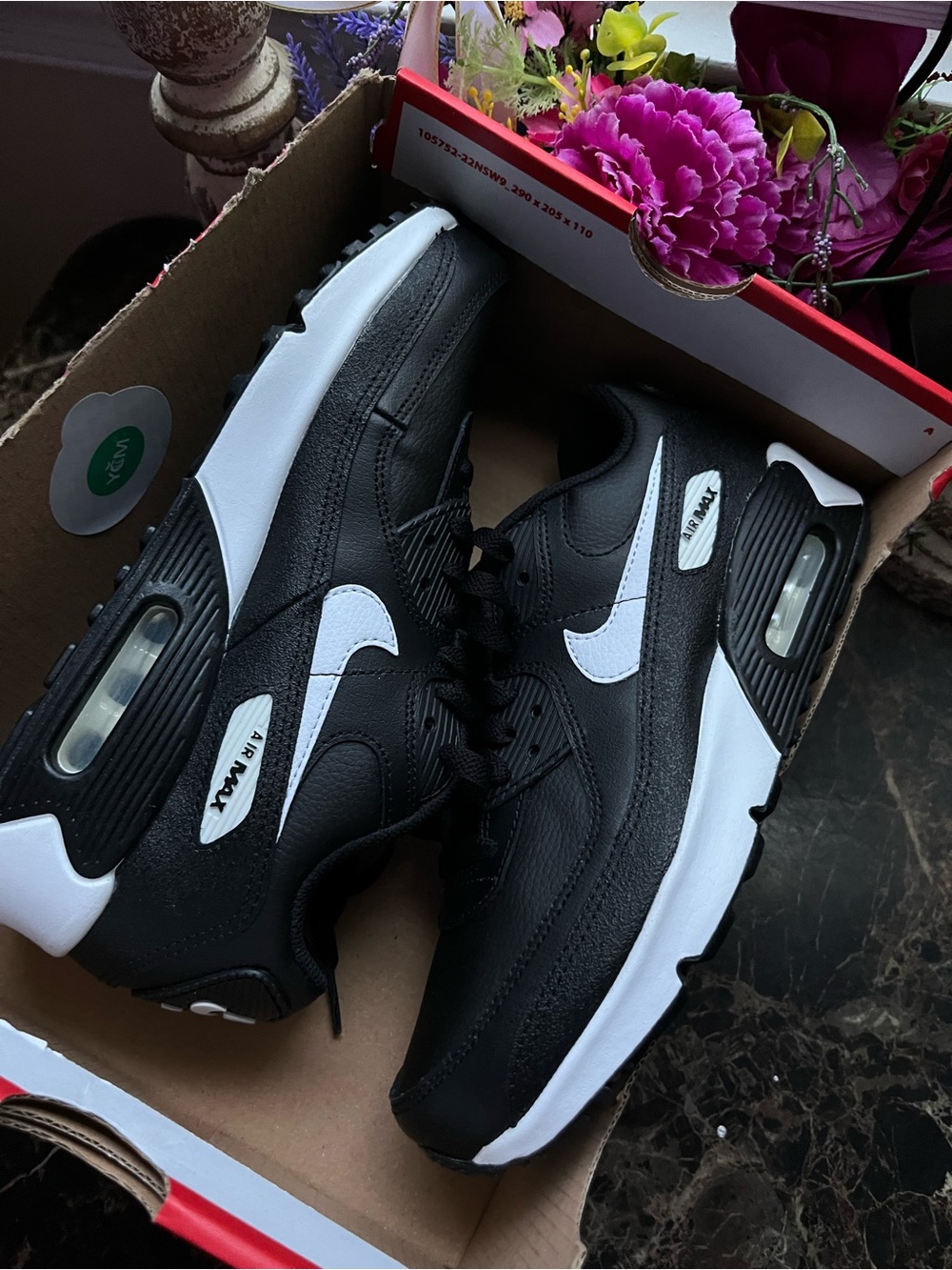 Nike AirMax 90 LTR
Athletic/Lifestyle Shoes
Size 6 Youth/7.5 Women